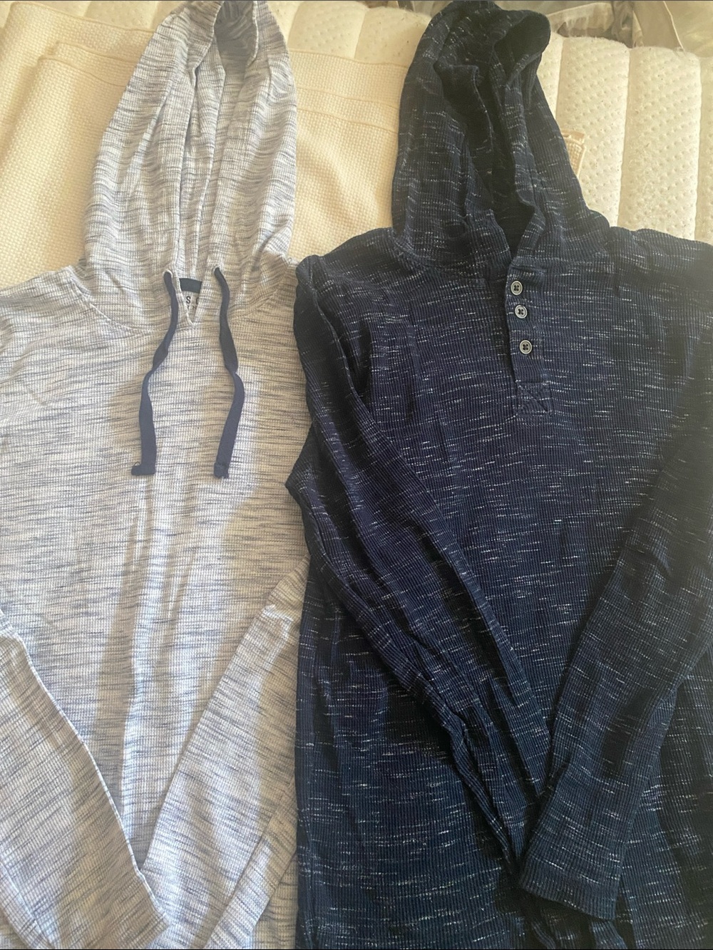 SO Men's Hooded Henleys in Light Gray and Navy